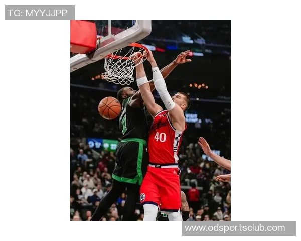 杰伦布朗首节狂砍15分展现强大攻击力助球队掌控比赛节奏